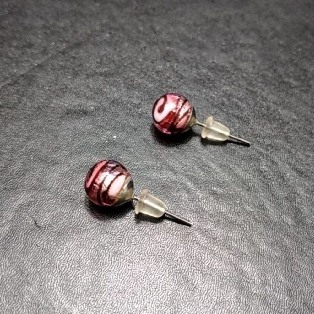 Round pink swirly earrings - Picture 3 of 8